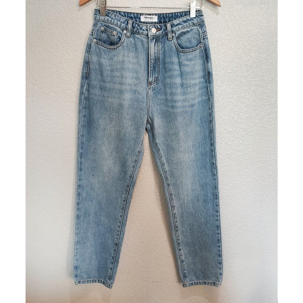 Showpo. Light Wash High Rise Straight Jeans Size 6